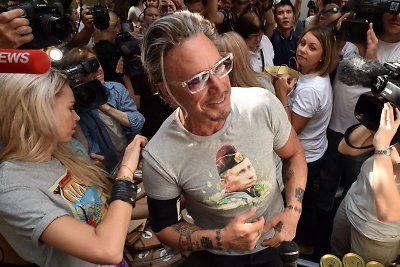 Aktorius Mickey Rourke'as už pagyras Vladimirui Putinui gavo 50 tūkst. dolerių