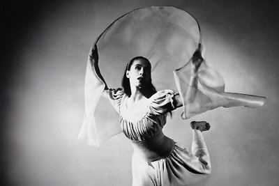 Martha Graham tapo choreografe tada, kai amerikiečiai žinojo tik baletą ir fokstrotą; ji sukūrė visiškai naują šokio kalbą ir šimtą aštuoniasdešimt vieną šokio spektaklį / Getty nuotrauka