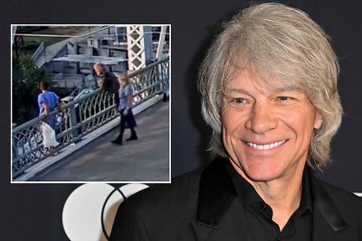 Jonas Bon Jovi išgelbėjo nuo tilto šokti ketinusios moters gyvybę: vaizdo įraše – lemtinga akimirka