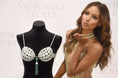 Jasmine Tookes ir 3 mln. JAV dolerių vertės „Bright Night Fantasy Bra“ liemenėlė