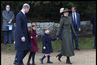 Britų karališkoji šeima eina į šventines pamaldas