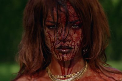 Rihanna vaizdo klipe „Bitch Better Have My Money“