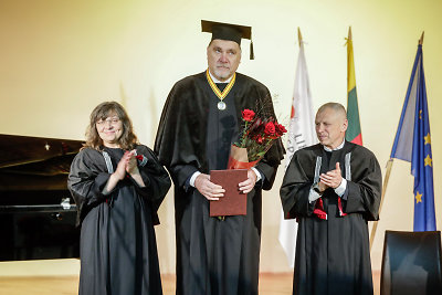 A.Saboniui suteiktas Sporto universiteto daktaro vardas: ceremonijoje dalyvavo V.Garastas ir V.Alekna