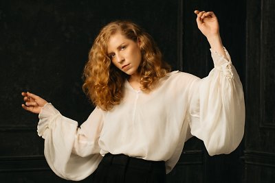 Alina Orlova pristato naują albumą: provokuojantis klausimas „veidrodėliui“ ir paslaptinga smegenų dalis