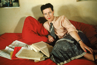 Feminizmo ikona Simone de Beauvoir. Kalbėta apie jos biseksualumą ir santykius su daugybe moterų ir mergaičių: pradedant vaikystės drauge Zaza ir mokinėmis, baigiant gerbėjomis / Vida Press nuotrauka