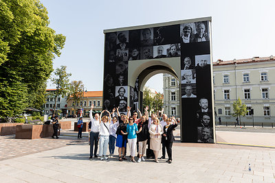 Katedros aikštėje įžiebta Triumfo arka