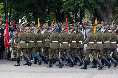 Iškilminga vėliavų pakėlimo ceremonija S. Daukanto aikštėje