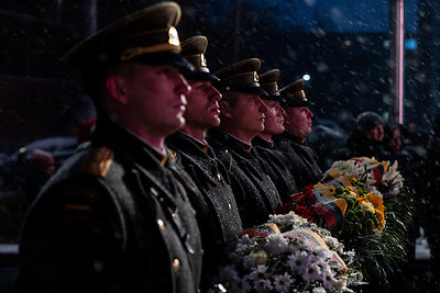 Atminimo laužų uždegimo ceremonija prie Vilniaus televizijos bokšto