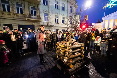 Gedimino prospekte suliepsnojo tradiciniai laisvės laužai