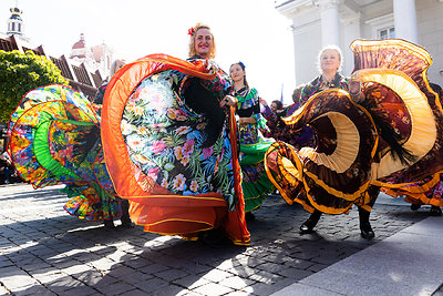 Kasmetinė tarptautinio romų festivalio GYPSY FEST eisena