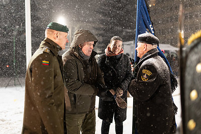 Atminimo laužų uždegimo ceremonija prie Lietuvos nacionalinio radijo ir televizijos pastato