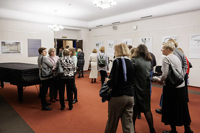 Valstybinio jaunimo teatro scenoje suskambėjo legendiniai aktorių balsai