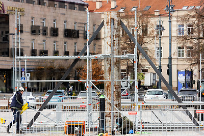 Vilniaus Kalėdų eglės statymo darbai