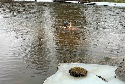 Ievos Kakariekaitės maudynės eketėje