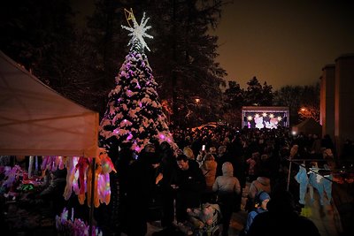 Kalėdų eglės įžiebimas Lentvaryje