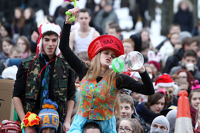 Pasaulį užvaldęs chaotiškų šokių virusas „Harlem Shake“ plinta ir Kaune