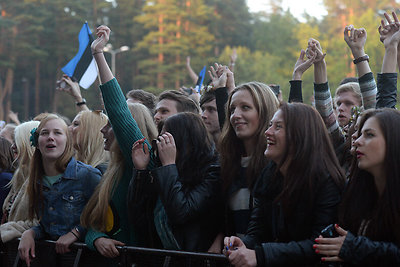 „Kings Of Leon“ koncerto publika Rygoje