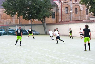 „Biplan“ ir „Bez bilieta“ muzikantų komanda žaidė futbolą su FK „Barbakanas“