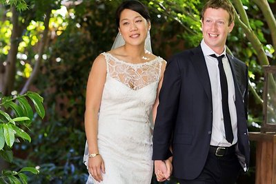 Jaunavedys „Facebook“ įkūrėjas Markas Zuckerbergas su mylimąja Priscilla Chan medaus mėnesį leidžia Italijoje