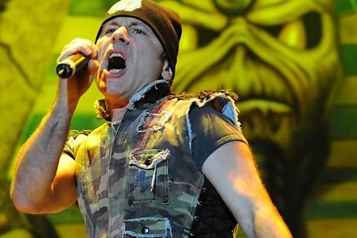 Grupės „Iron Maiden“ vokalistas ėmėsi lėktuvų remonto verslo