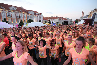 Naktinis „Nike“ moterų bėgimas