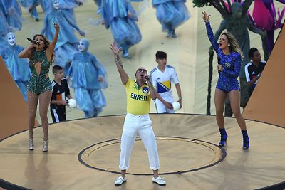 Jennifer Lopez, Claudia Leitte ir Pitbull pasirodymas 2014-ųjų pasaulio futbolo čempionato atidarymo ceremonijoje