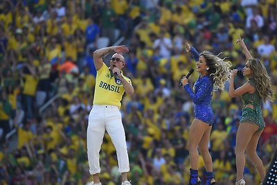 Jennifer Lopez, Claudia Leitte ir Pitbull pasirodymas 2014-ųjų pasaulio futbolo čempionato atidarymo ceremonijoje