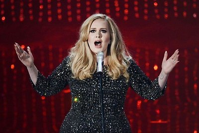 Adele susirūpino šeimos saugumu - jos name įstatyti neperšaunamo stiklo langai