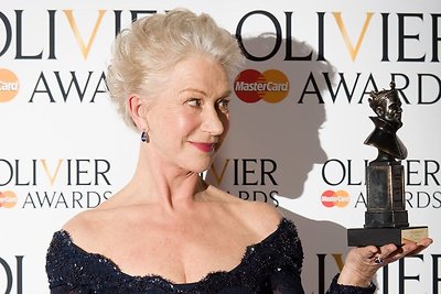 Aktorė Helen Mirren pirmą kartą gavo prestižinį Laurence'o Olivier teatro apdovanojimą