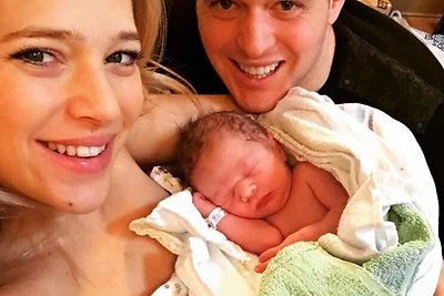 Michaelas Buble ir Luisana Lopilato su ką tik gimusiu sūnumi Elias