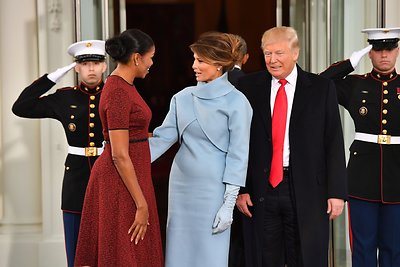 Michelle Obama, Melania Trump ir Donaldas Trumpas 