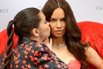 Adriana Lima su savo vaškinė figūra