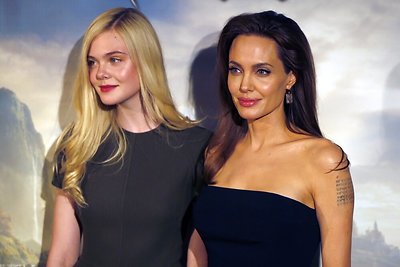 Elle Fanning ir Angelina Jolie