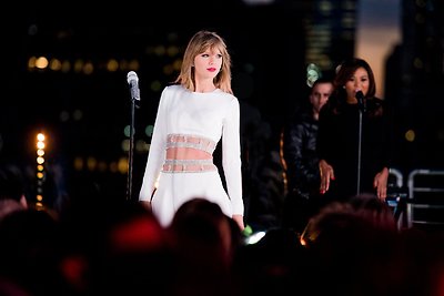 3 vieta – 24-erių Taylor Swift (64 mln. JAV dolerių)