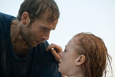 Markas Webberis ir Sarah Snook filme „Džesabelė: dvasios prakeiksmas“