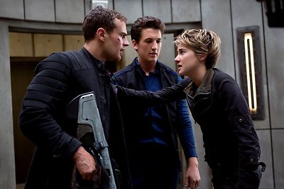 Theo Jamesas, Milesas Telleris ir Shailene Woodley filme „Insurgentė“ 