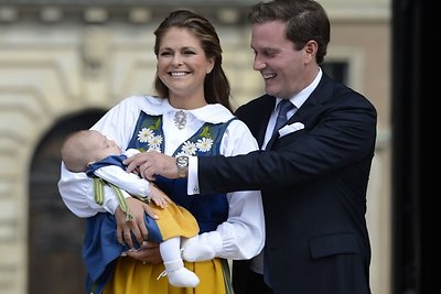 Švedijos princesė Madeleine ir Christopheris O'Neillas su dukra princese Leonore