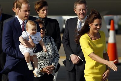 Princas Williamas ir Kembridžo hercogienė Catherine su sūnumi princu George'u