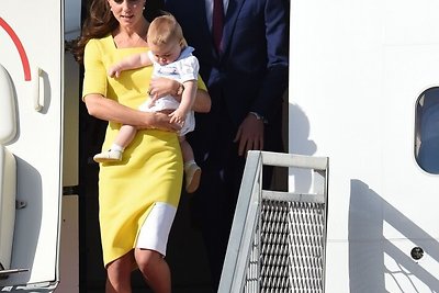 Princas Williamas ir Kembridžo hercogienė Catherine su sūnumi princu George'u