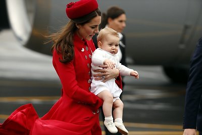 Kembridžo hercogienė Catherine su sūnumu George'u