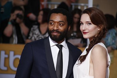 Chiwetelas Ejioforas su mergina Sari Mercer