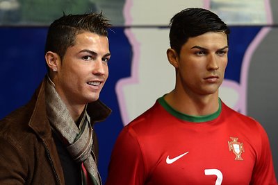 Cristiano Ronaldo ir jo vaškinė figūra