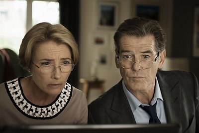 Pierce'as Brosnanas ir Emma Thompson filme „Meilės punšas“