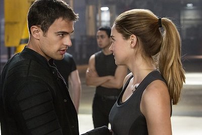 Shailene Woodley ir Theo Jamesas filme „Divergentė“