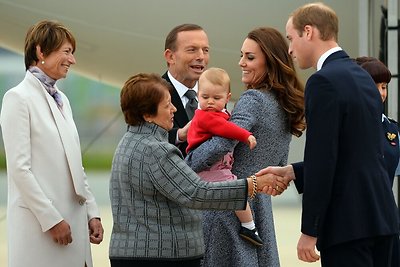 Princas Williamas ir Kembridžo hercogienė Catherine su sūnumi George'u