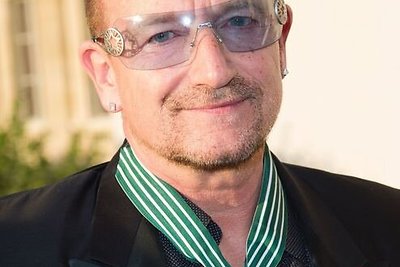 U2 lyderis Bono gavo aukščiausią Prancūzijos kultūros apdovanojimą