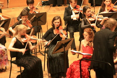 Veronika Žukaitė (centre) „Bozar“ salėje 