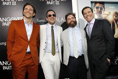 Bradley Cooperis, režisierius Toddas Phillipsas, Zachas Galifianakis ir Edas Helmsas