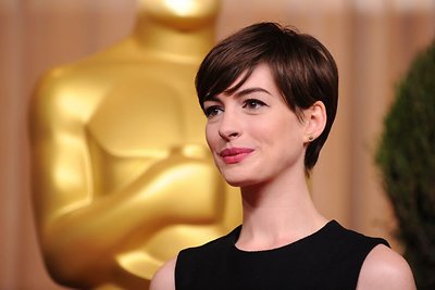 Anne Hathaway apie galimybę šiemet laimėti „Oskarą“: „Kas bus, tas bus“