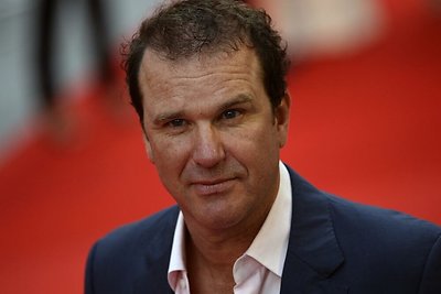 Douglas Hodge'as